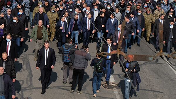 Президент Армении обсудил с представителем оппозиции ситуацию в стране