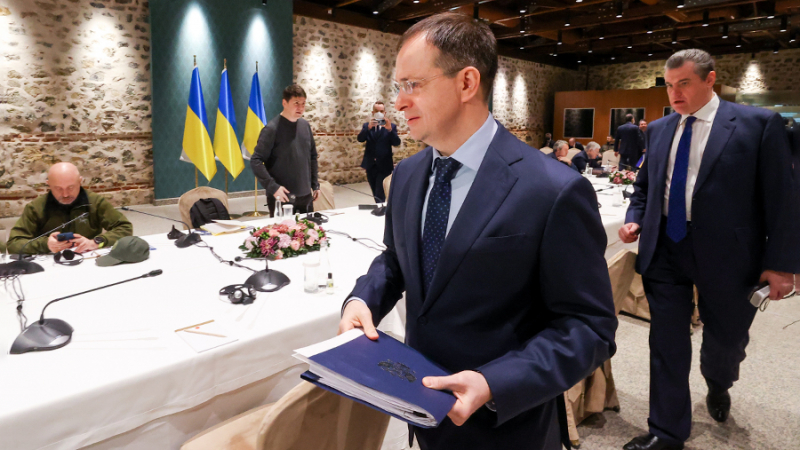 Мединский напомнил об отсутствии отказов РФ от мирных переговоров с Украиной