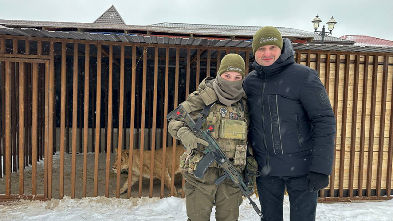 Эдгард Запашный приехал в зону СВО проведать спасенную львицу Киару