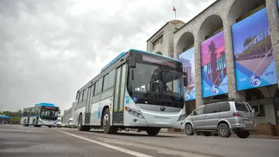 Чиновников пересадили на автобусы в Кыргызстане
