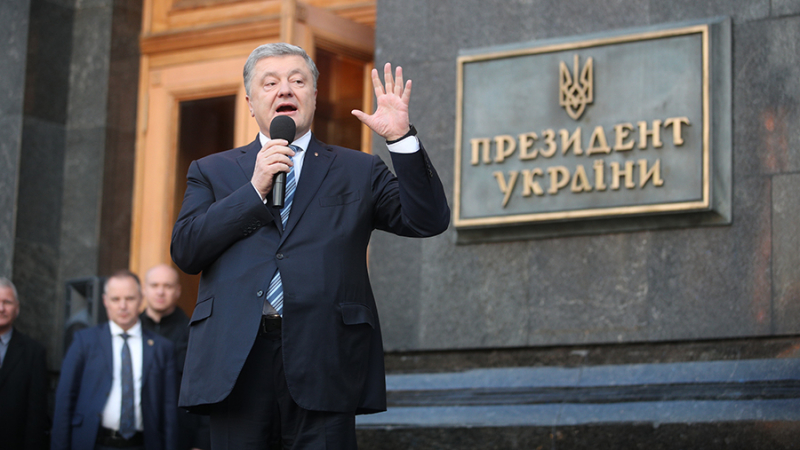 Азаров рассказал о росте коррупции при Порошенко и Зеленском