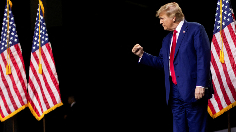 Трамп назвал победой решение отложить рассмотрение дела о его иммунитете